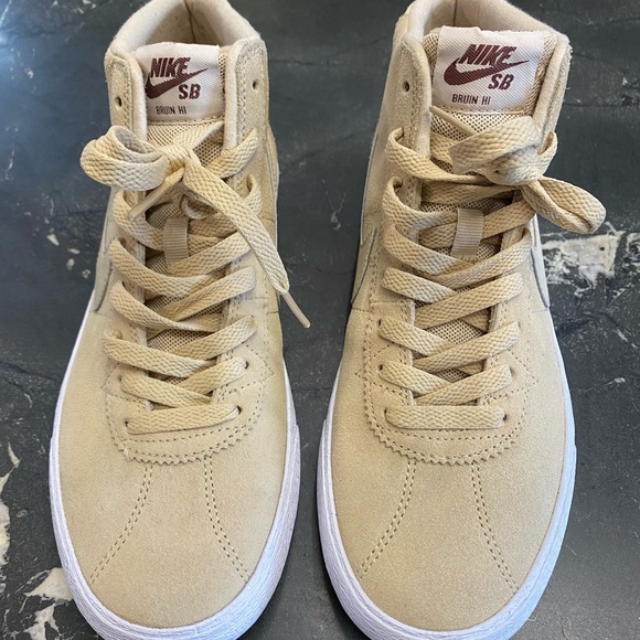 Nike - Picture 3 of 7